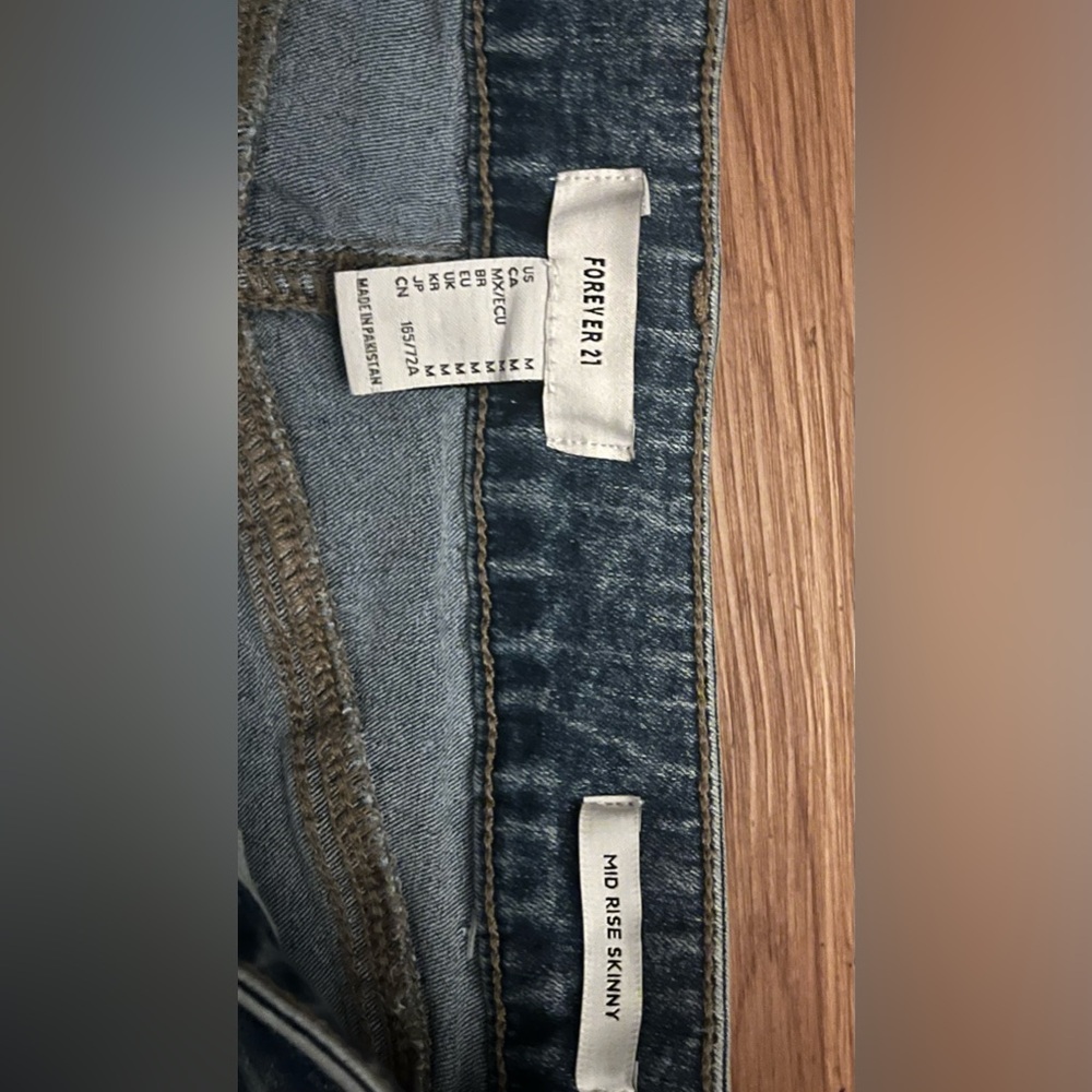 Forever 21 Women’s Skinny Jeans Size Medium - Picture 2 of 8